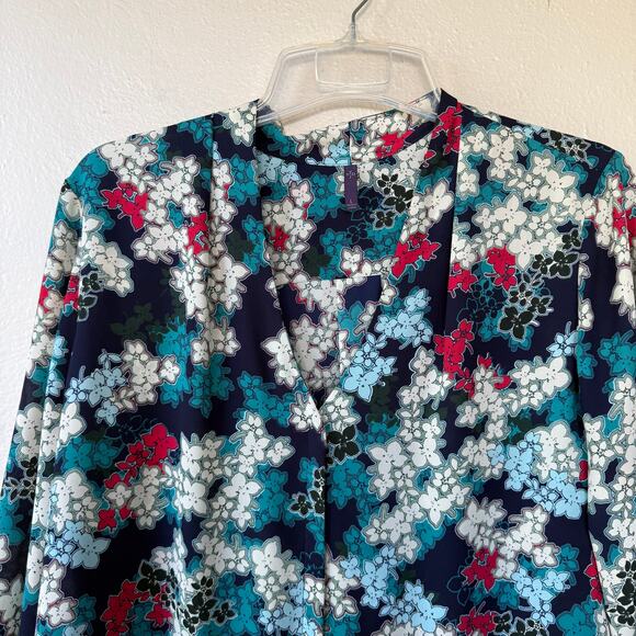 NYDJ Size L Blue Multivolor Floral V neck shirt - Picture 3 of 7
